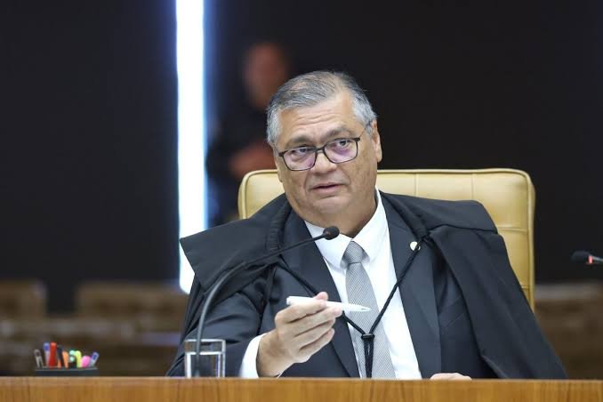 Dino pede vista, suspende julgamento e deixa STF com placar de 4 a 3