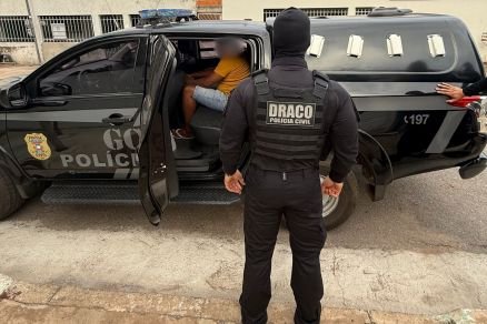 Policial penal e professora são presos suspeitos de levar celulares para facção em presídio de MT