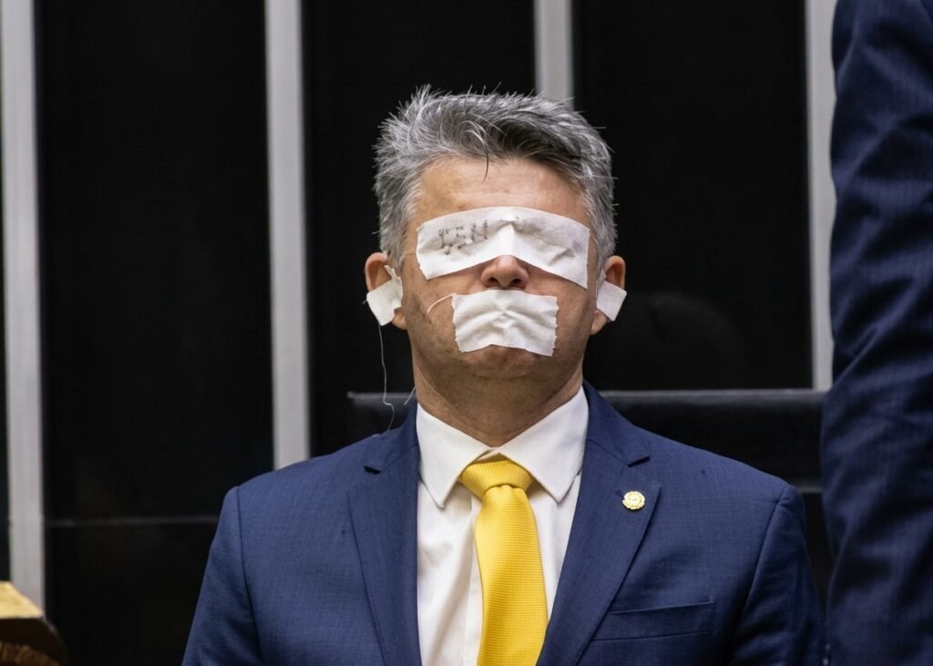 Novo áudio atribuído a José Medeiros diz que eleitor “ora para alienígena e bebe detergente”
