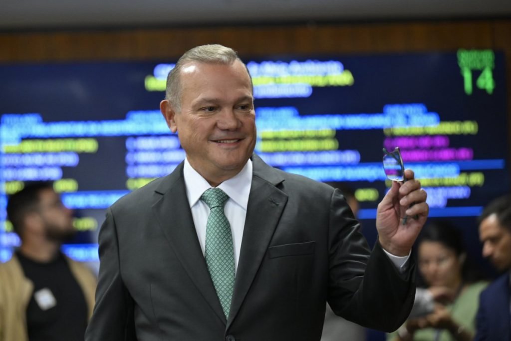 NOVO confirma pressão para romper com Wellington; Pivetta é alternativa discutida em MT