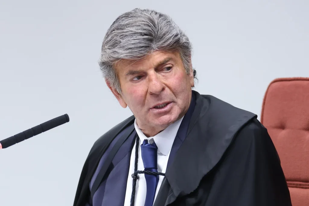 Fux vota com Fachin, e placar fica 4 a 3 pela separação dos casos