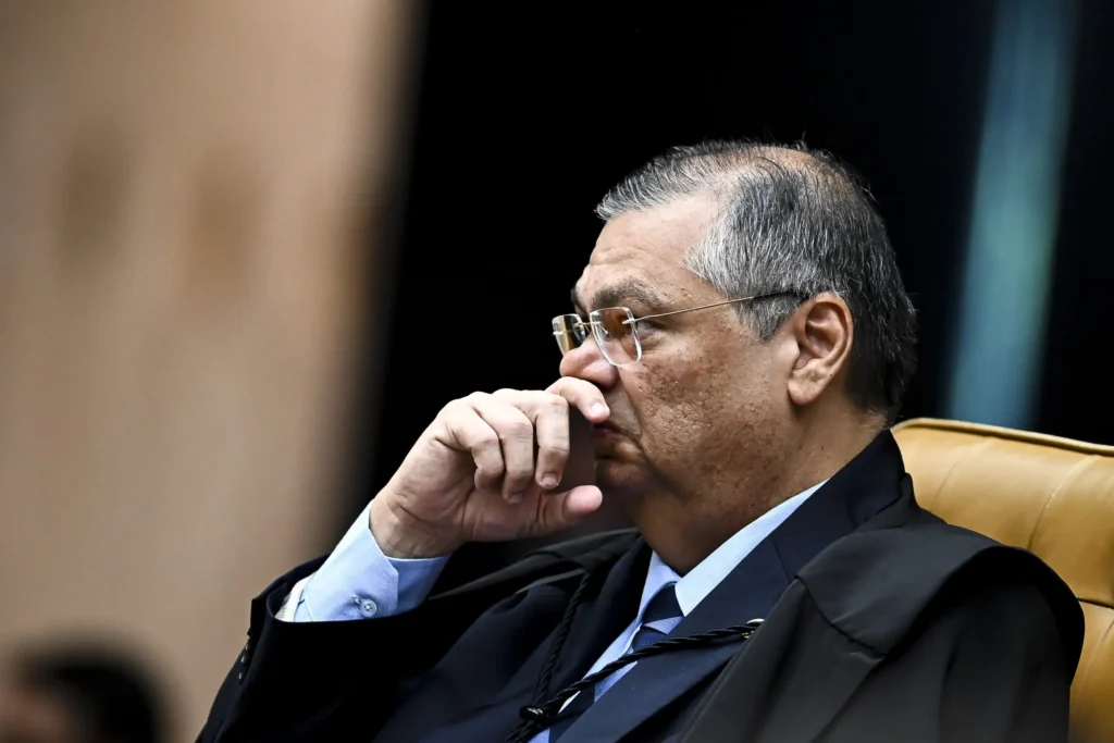 Dino afirma que sanções dos EUA não interferem em seu voto no julgamento de Moraes