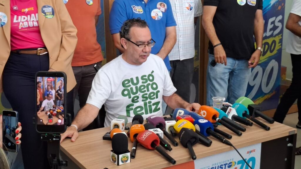 Augusto Cury confunde Mato Grosso com Mato Grosso do Sul durante coletiva em Cuiabá