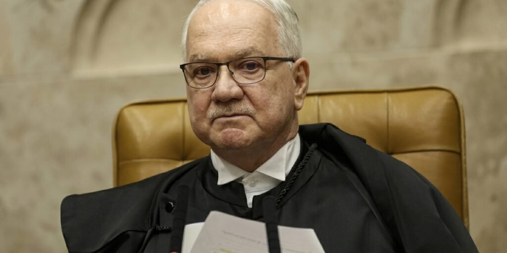 Empate no julgamento de Moraes pode dar a Fachin voto decisivo no STF