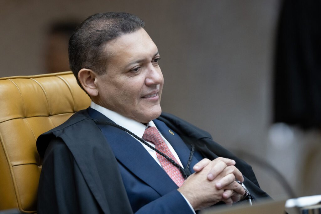 Nunes Marques bloqueia Gilmar após troca de mensagens ríspidas no WhatsApp