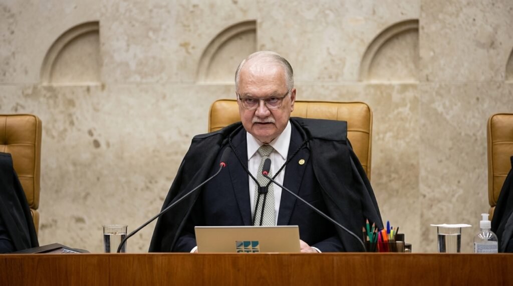 Fachin suspende decisões de Mendonça e Dino e trava disputa pelo comando da PF