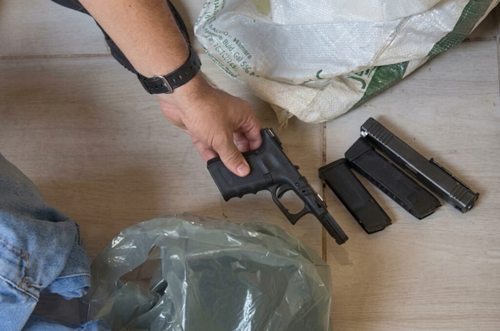 Funcionário é suspeito de furtar pistola de estabelecimento e esconder arma em Confresa