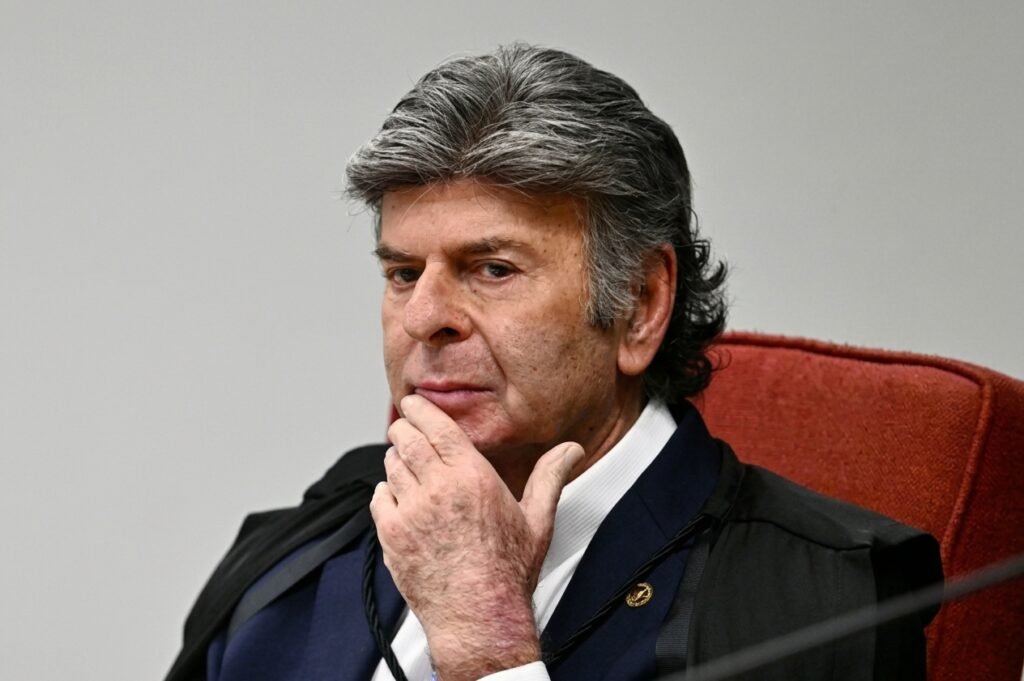 Fux diz no STF que existe uma “Polícia Federal paralela” e rebate Gilmar