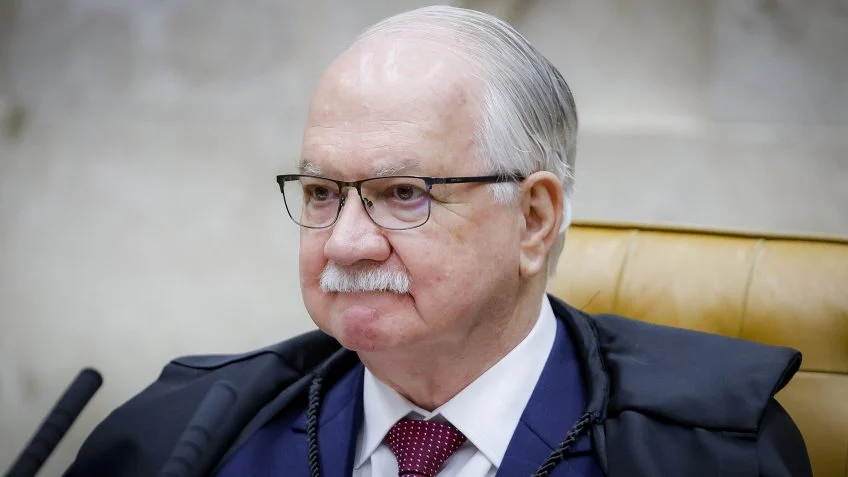 Fachin abre julgamento de Moraes com apelo à colegialidade e cita 8 de janeiro