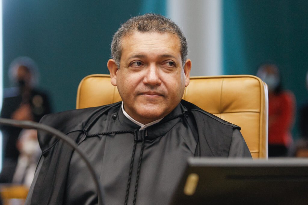 Nunes Marques se declara impedido e deixa sessão do STF sobre Moraes