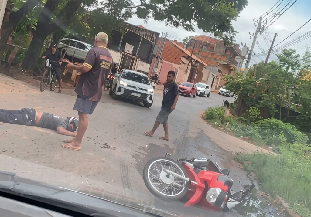 Motociclista morre após ser arremessado em colisão com carro em Cuiabá