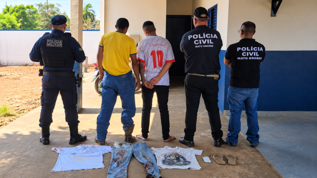Roupas manchadas de sangue entregam dupla suspeita de matar homem em MT