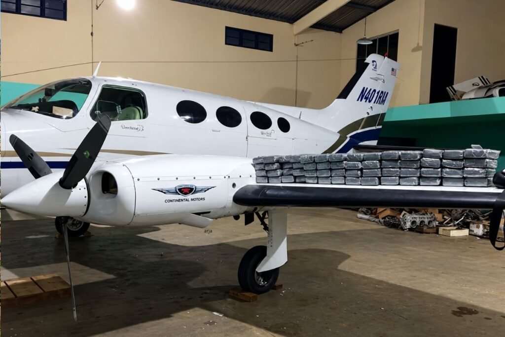 Avião que caiu em Água Boa e matou três já foi apreendido com quase 100 kg de cocaína em Goiás