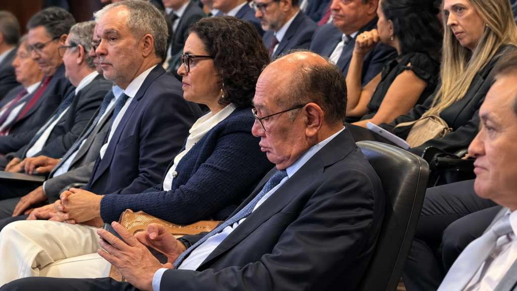 Em meio à crise no STF, Gilmar Mendes desembarca em Cuiabá para evento