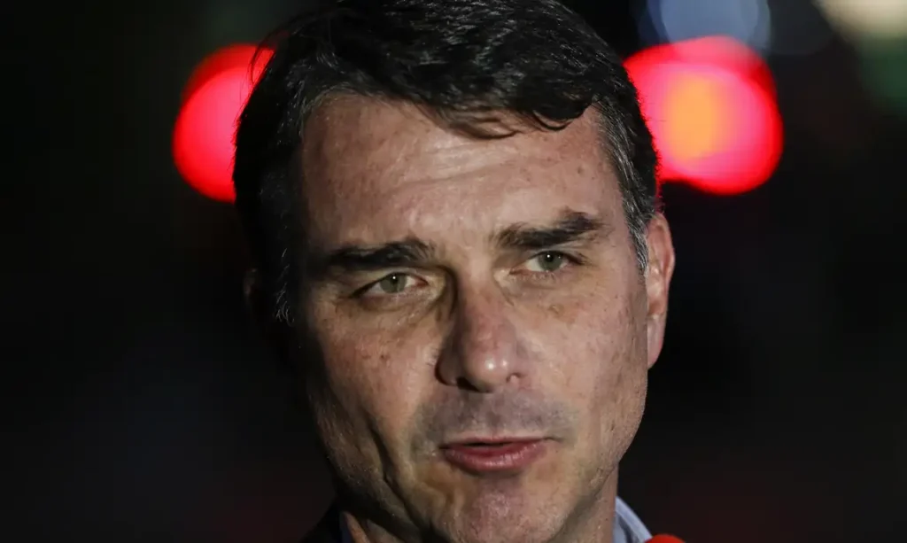 MINUTOS DEPOIS, FLÁVIO DESISTIU