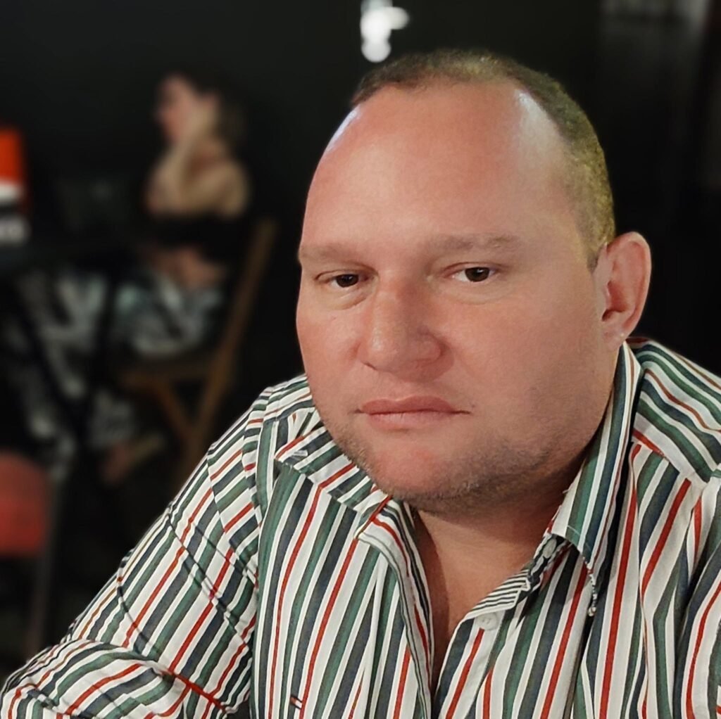 Ardi Mombelli Santos